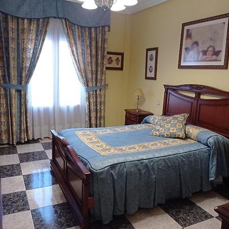 Apartamento Turistico Antigua Universidad Almagro Exterior photo