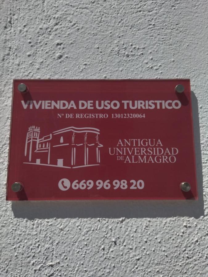 Apartamento Turistico Antigua Universidad Almagro Exterior photo