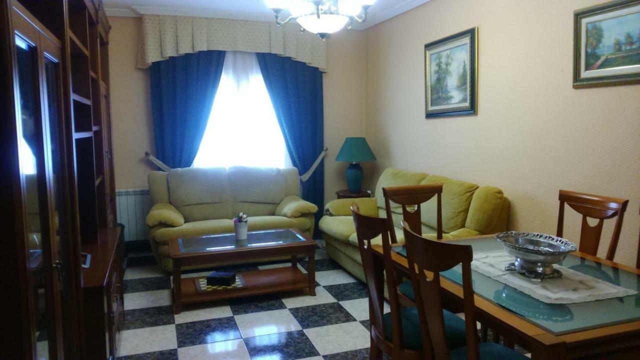 Apartamento Turistico Antigua Universidad Almagro Exterior photo